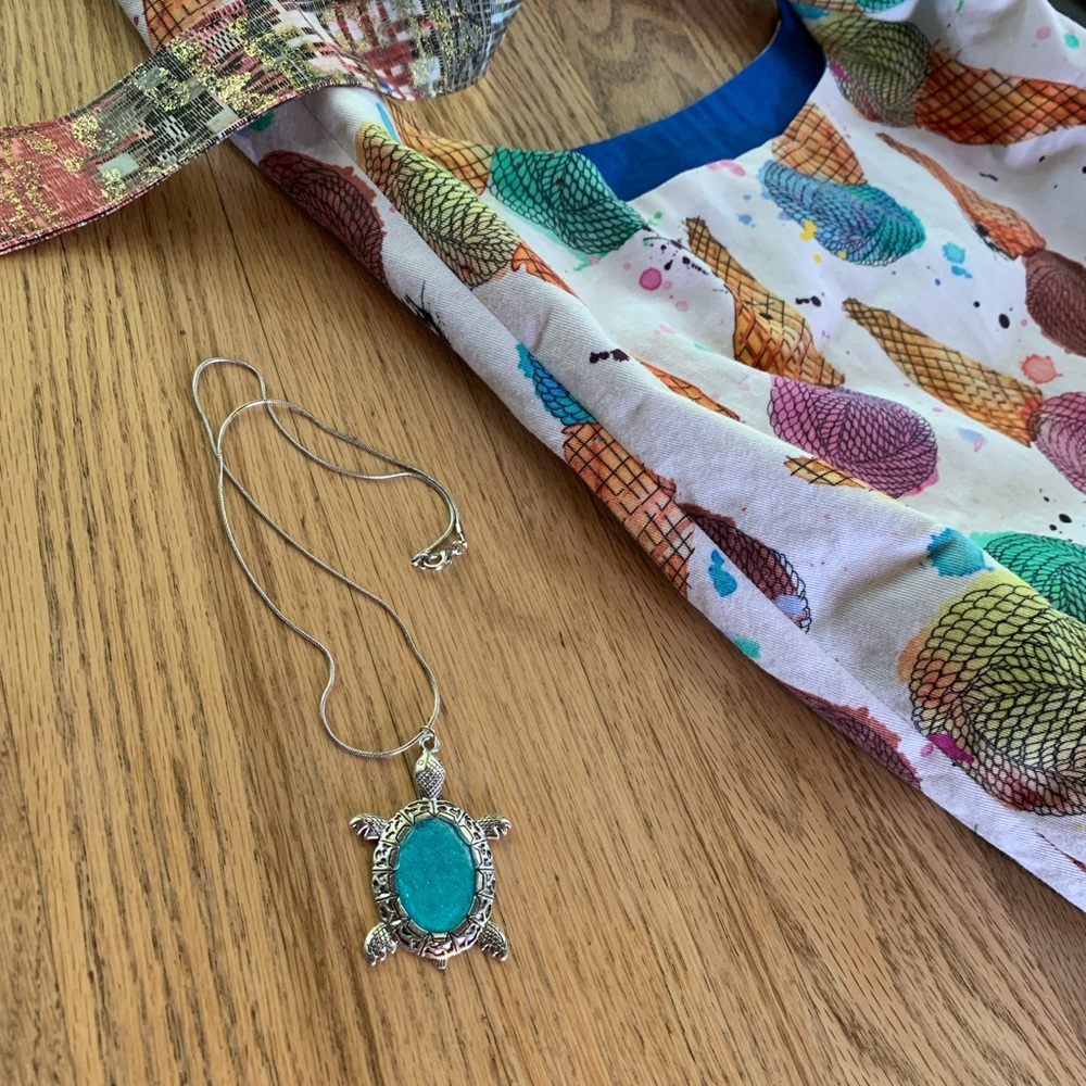 Crossbody ice cream themed hobo bag with handcrafted turtle necklace! - Picture 4 of 10